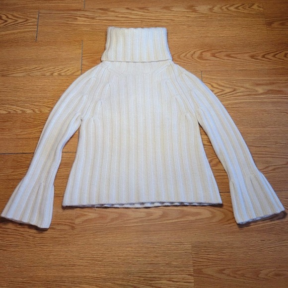 OSCAR DE LA RENTA 100% Cashmere Turtleneck Sweater Size Small Cream Bell Sleeves